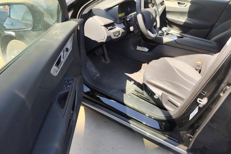 Used Hongqi E-QM5 2023 560km PLUS
