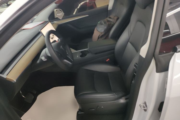 Used Tesla Model Y 2022 Long-Range All-Wheel-Drive Version