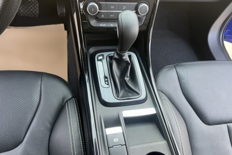 Used JMC Yusheng S330 2016 1.5L GTDi Automatic Two-Wheel Drive Prestige Edition
