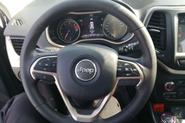 Used  Cherokee 2016 2.4L Professional Smart Version