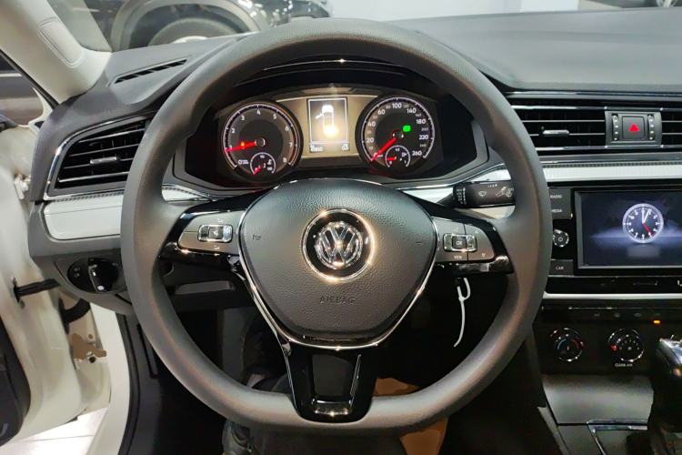 Used Volkswagen Lamando 2019 230TSI DSG Fashion Edition China VI
