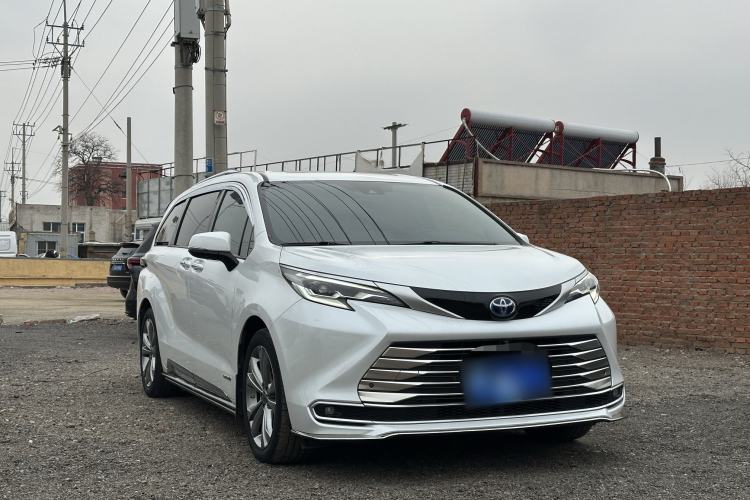 Used Toyota Sienna 2021 2.5L Hybrid Premium Edition
