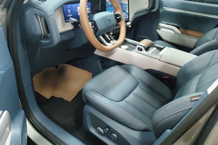 Used  G318 2024 Four-Wheel-Drive Air Suspension Model
