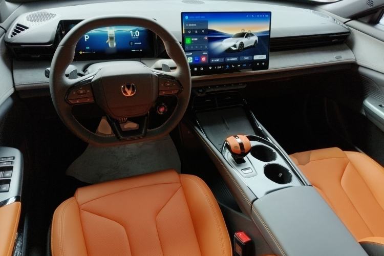 Used Changan UNI-V 2025 Model Third-Generation 2.0T Dynamic Edition
