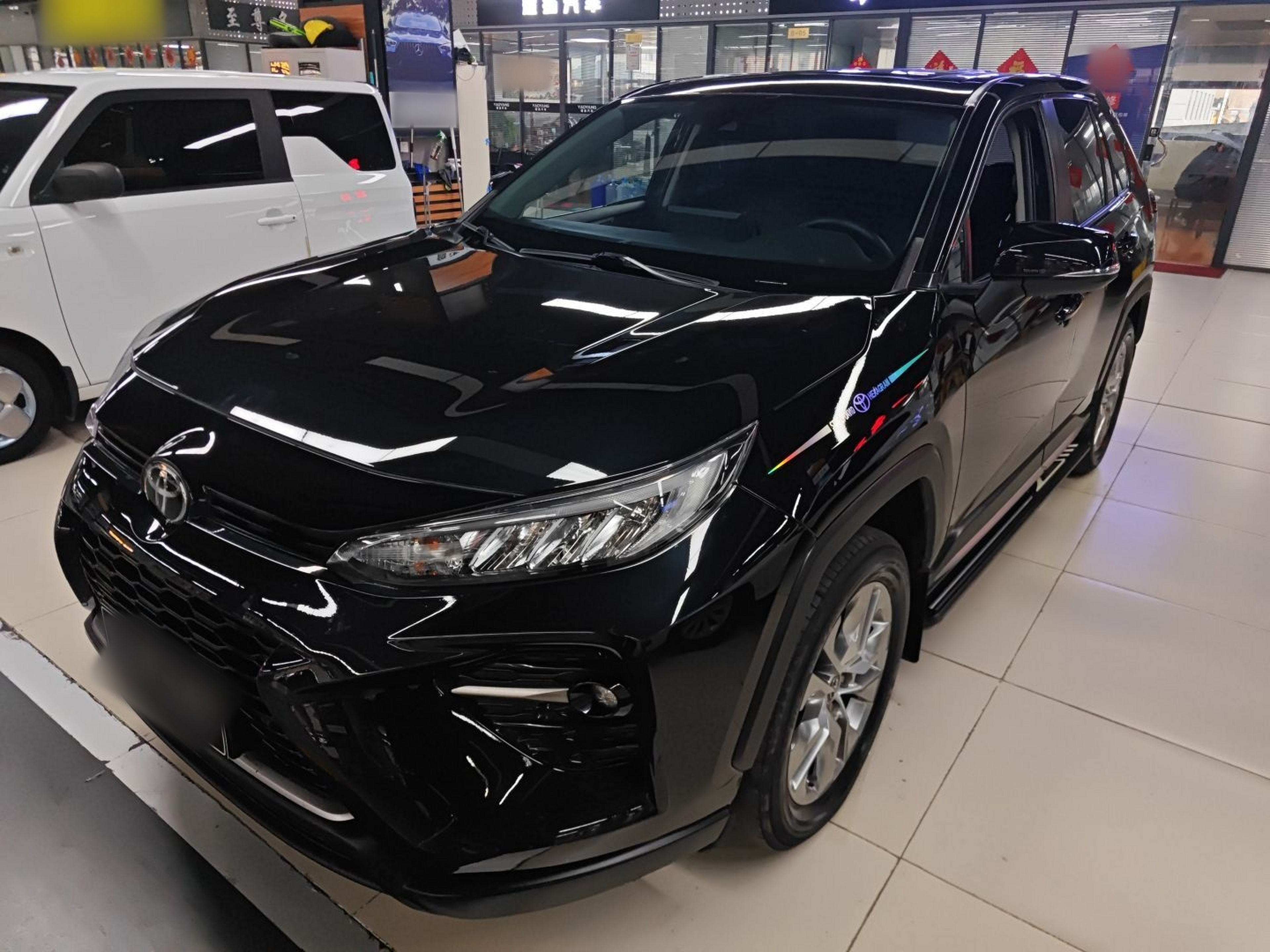 Под передней частью автомобиля