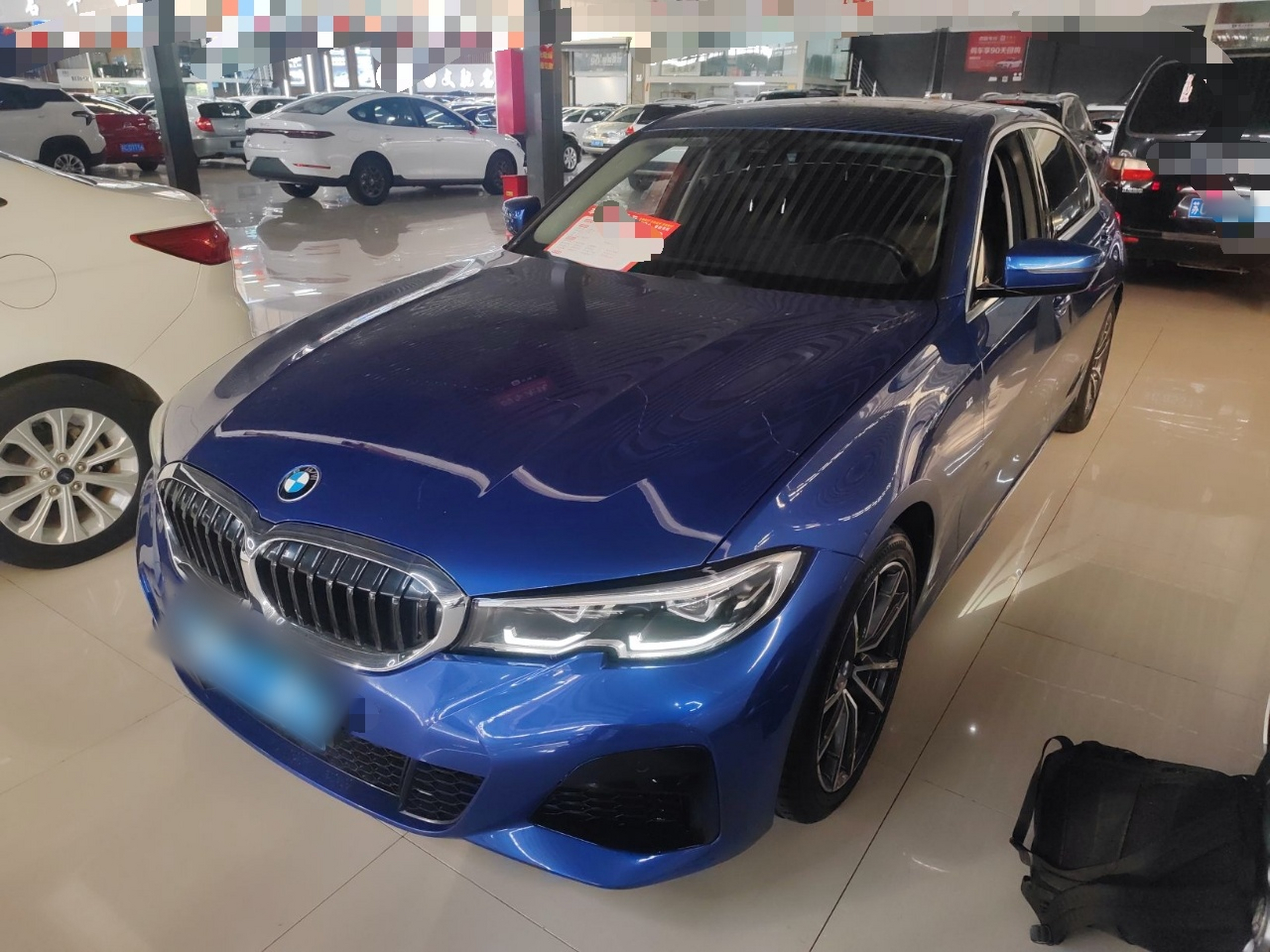 Под передней частью автомобиля