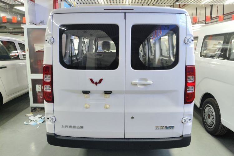 Used Wuling Yangguang 2024 300KM Comfort Version Passenger Van 75kW