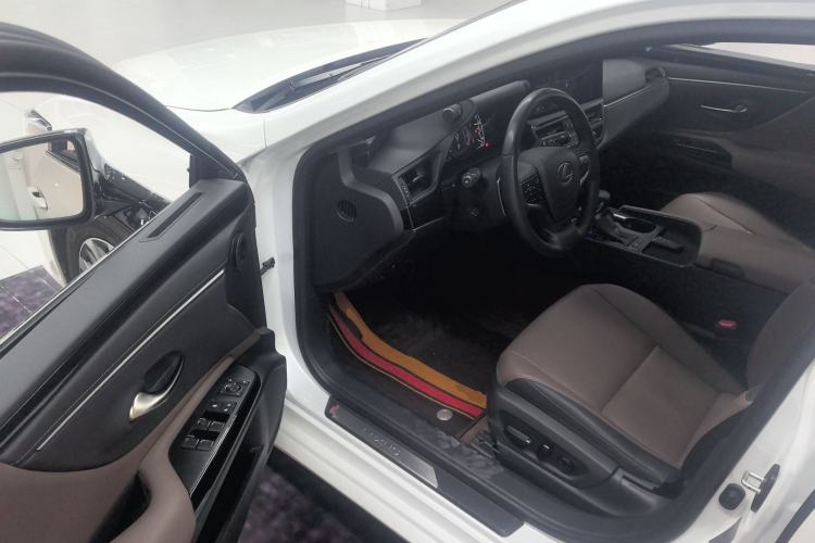 Used Lexus ES 2022 200 Excellence Edition
