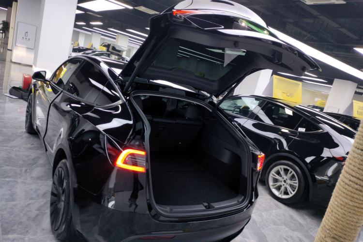 Used Tesla Model Y 2023 Long-Range All-Wheel-Drive Version
