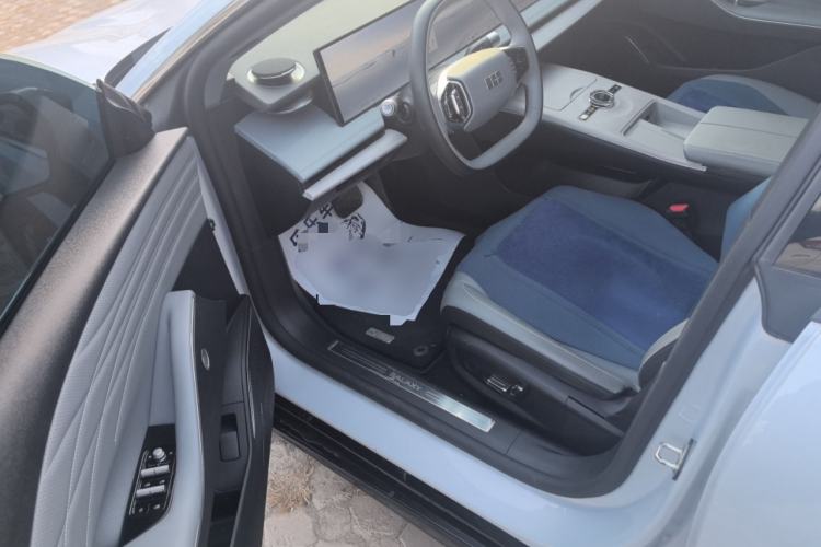 Used  E8 2024 550 km Range Rear-Drive Dragon Edition
