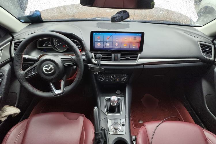 Used Mazda Mazda 3 Axela 2017 Hatchback 1.5L Manual Comfort Edition China V