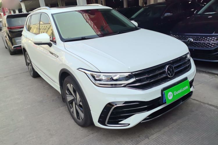 Used Volkswagen Tiguan L 2023 Facelifted 380TSI Automatic All-Wheel Drive R-Line Plus Version 7-Seater
