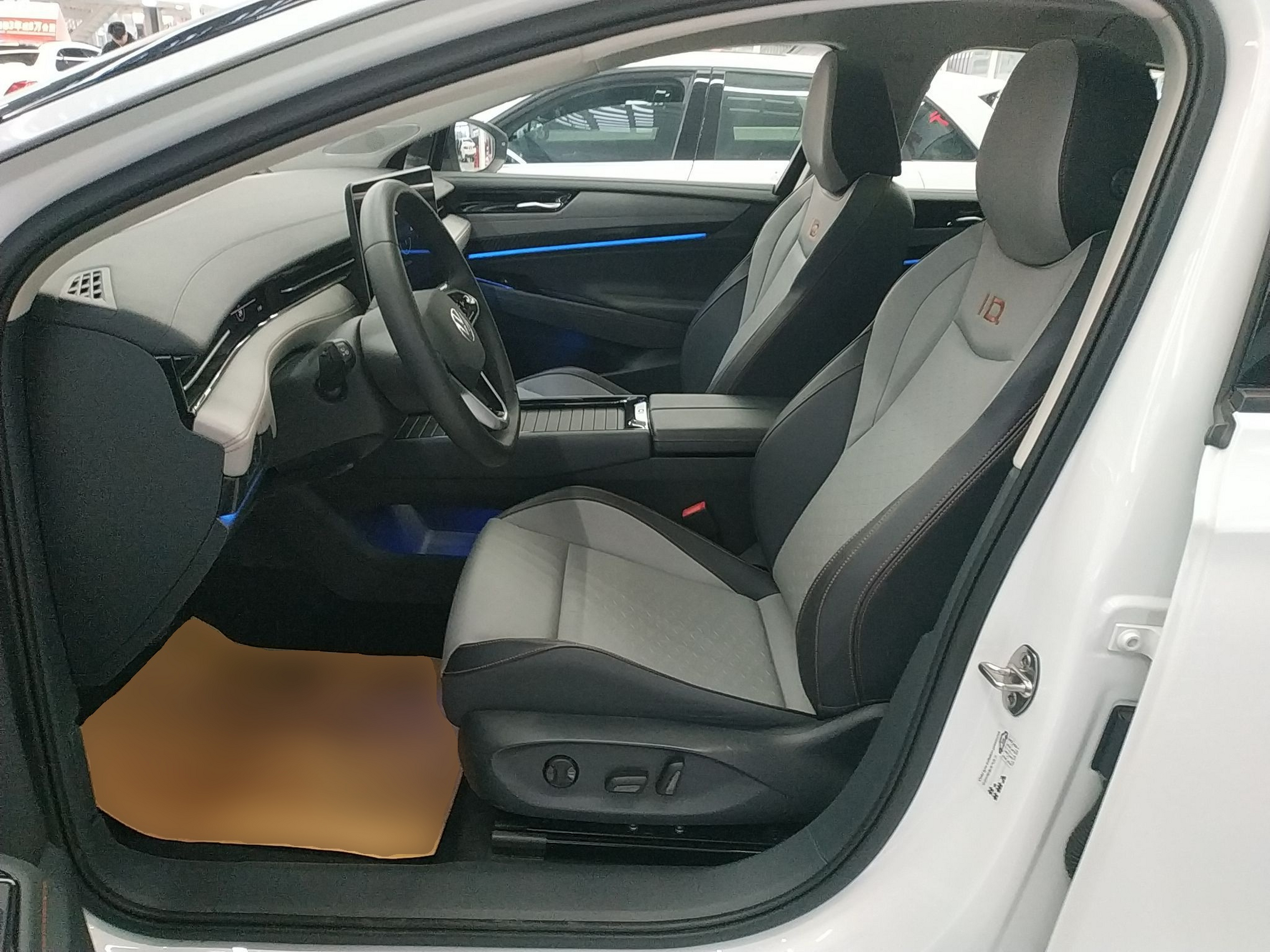 Переднее сиденье в автомобиле