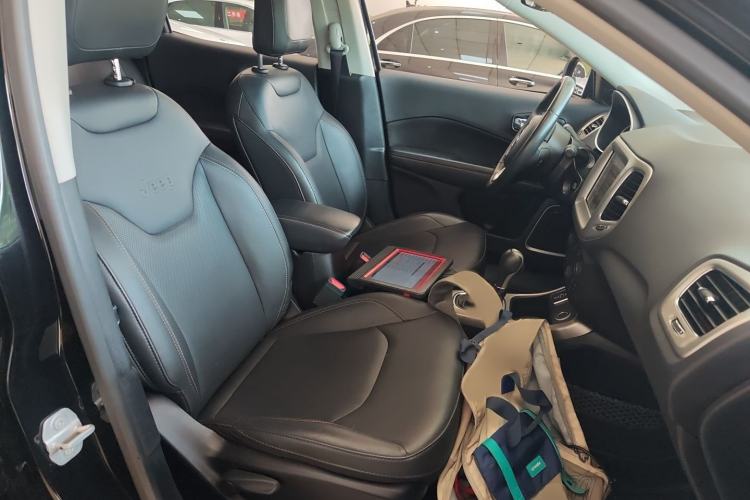 Used  Compass 2017 200T Automatic Family Edition
