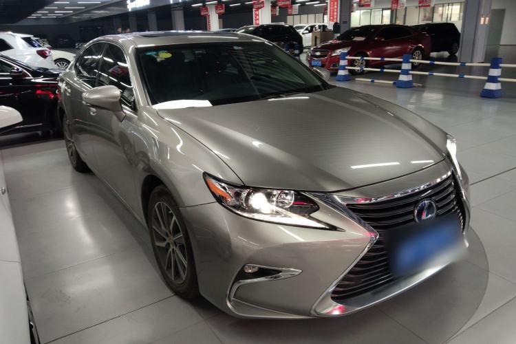 Used Lexus ES 2015 300h Comfort Edition
