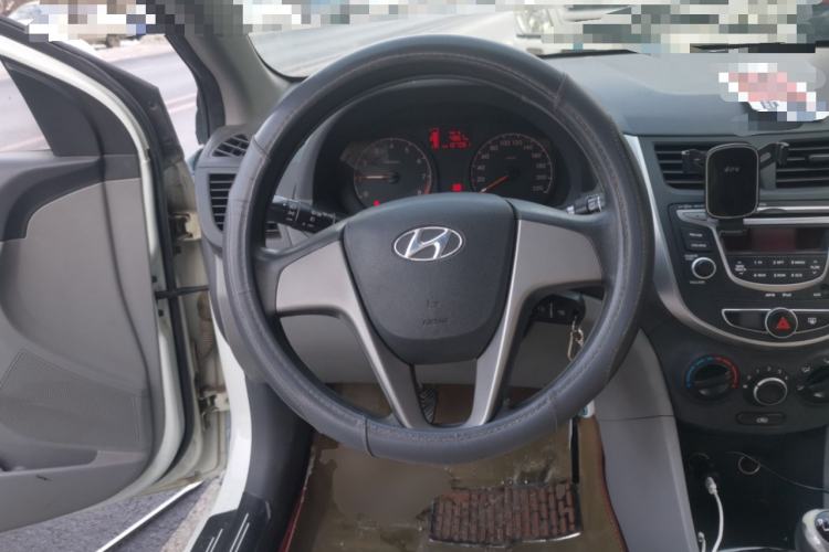 Used Hyundai Verna (older generation) 2014 1.4L Manual Smart GLS Trim