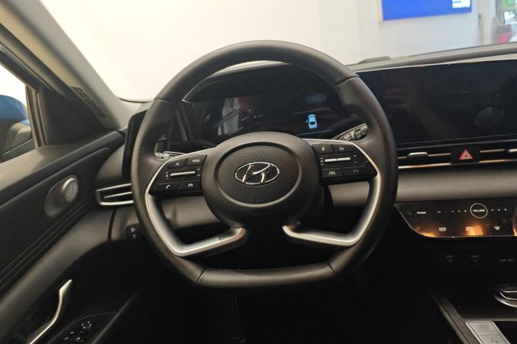 Used Hyundai Elantra 2022 1.5L CVT LUX Prestige Edition
