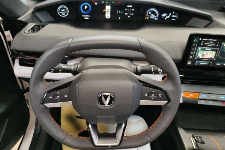 Used Changan UNI-V iDD 2024 Blue Whale Smart Electric iDD 136km ZhiKu Model
