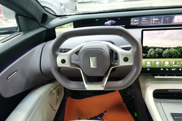 Used  12 2023 700 Three-Laser Rear-Wheel Drive Luxury Edition