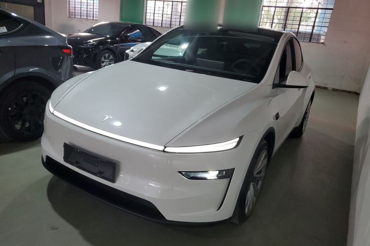 Used Tesla Model Y 2025 Long-Range All-Wheel-Drive Version