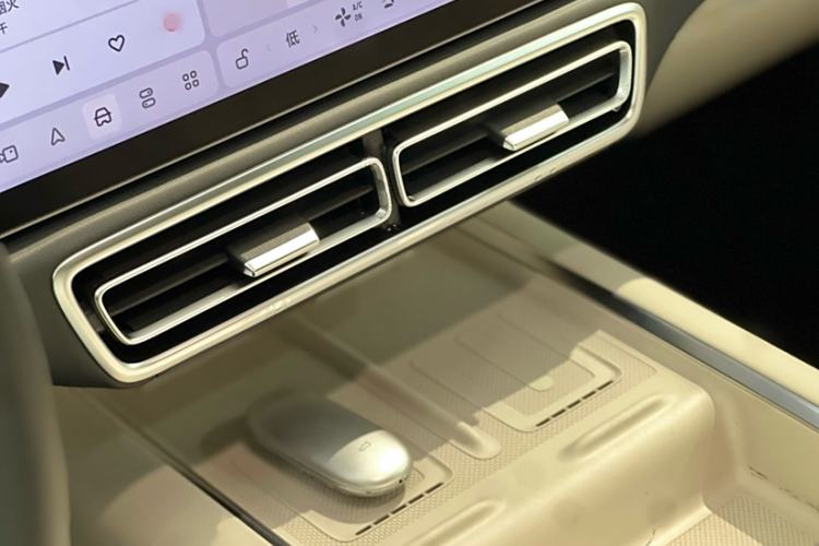 Used Li Auto L8 2024 Ultra Model
