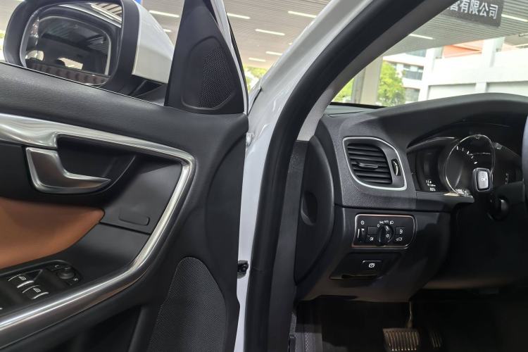 Used Volvo S60 2017 S60L T4 Smart Range Edition
