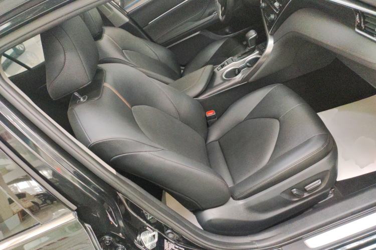 Used Toyota Camry 2021 2.0G Luxury Edition
