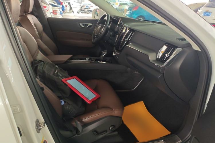 Used Volvo XC60 2019 T5 4x4 Smart Edition China V Standard
