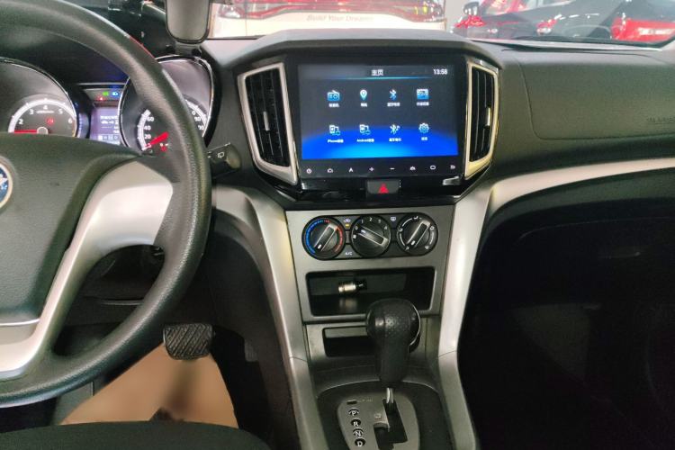 Used Venucia T70 2015 2.0L CVT Smart Choice Edition
