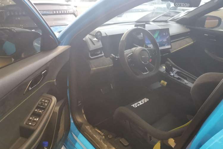 Used Lynk & Co 03 2023 03+ TCR Cyan Front-Wheel-Drive Version
