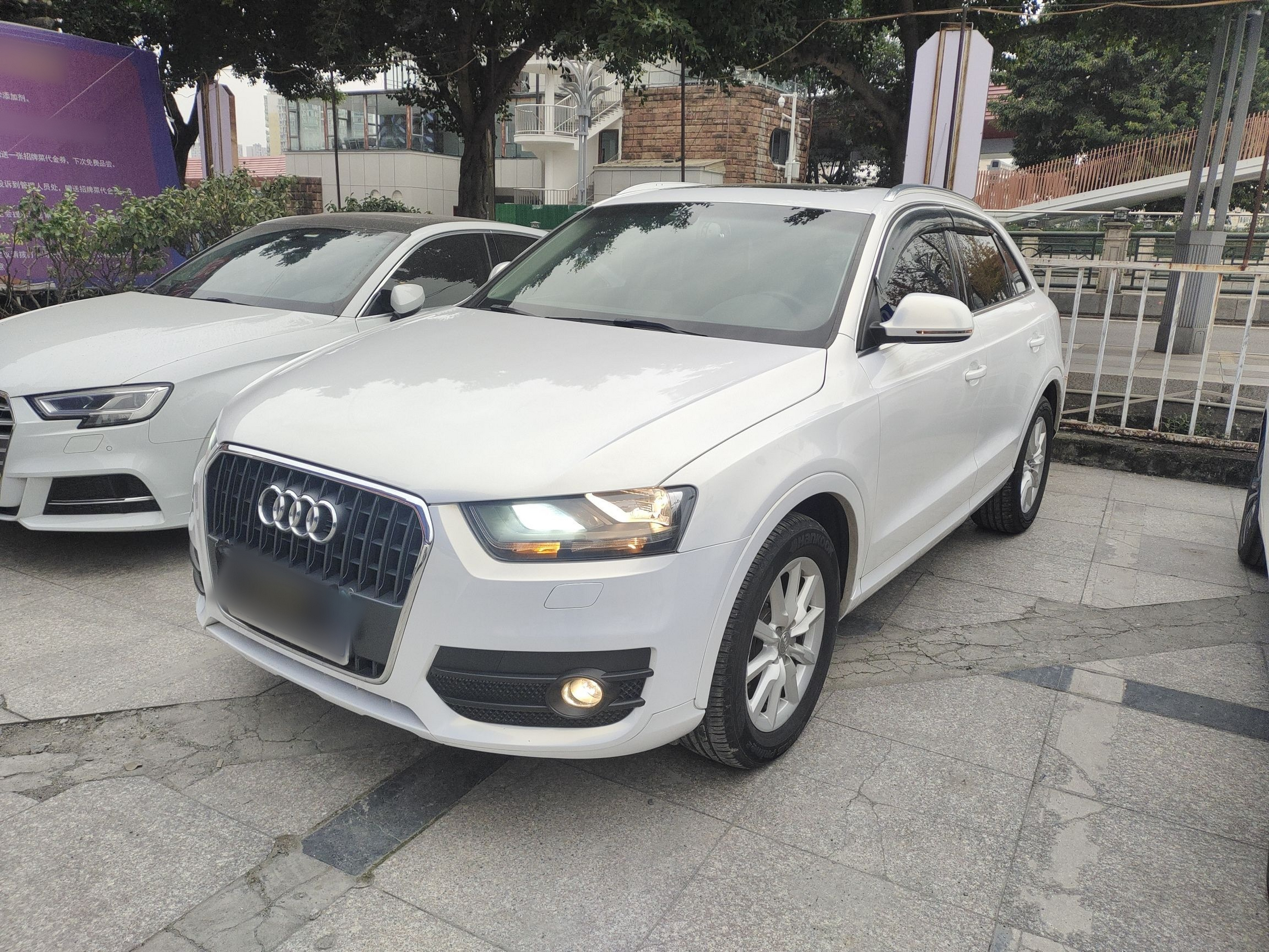 Под передней частью автомобиля