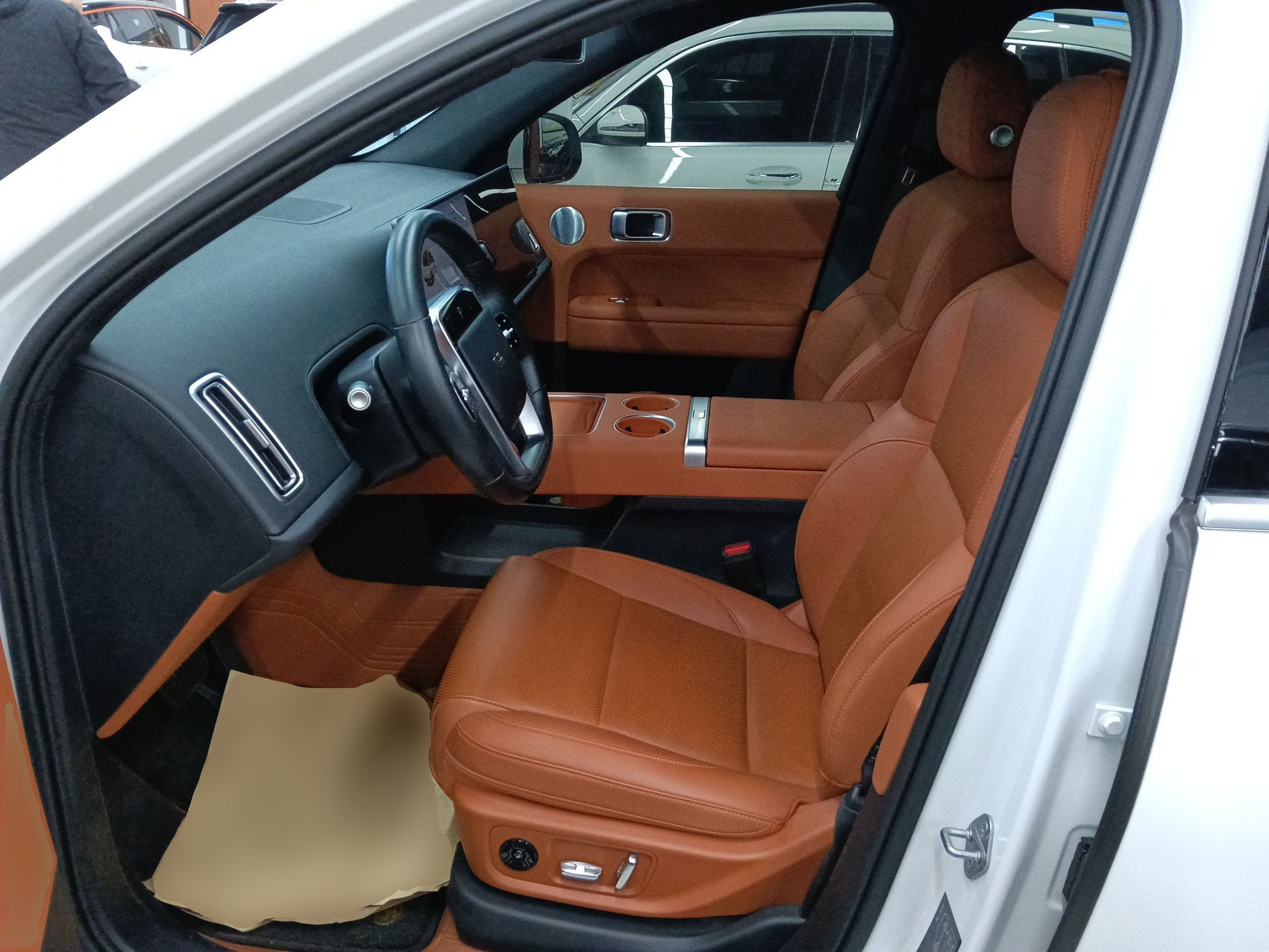 Переднее сиденье в автомобиле