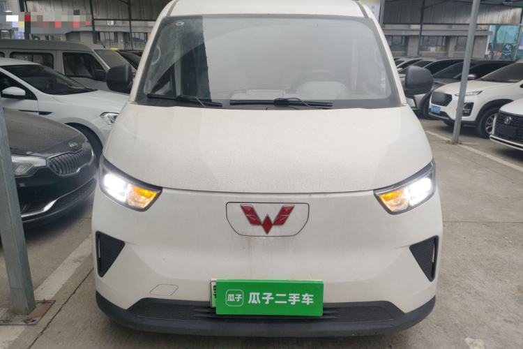 Used Wuling Yangguang 2024 300KM Comfort Version Passenger Van 75kW
