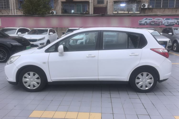 Used Venucia R50 2016 1.6L Automatic Elite Edition
