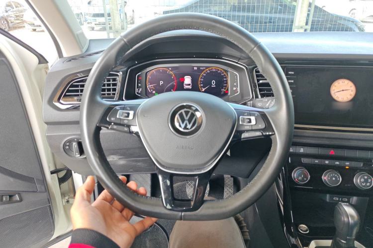 Used Volkswagen T-ROC 2021 280TSI DSG Two-Wheel Drive Comfort Connect Edition
