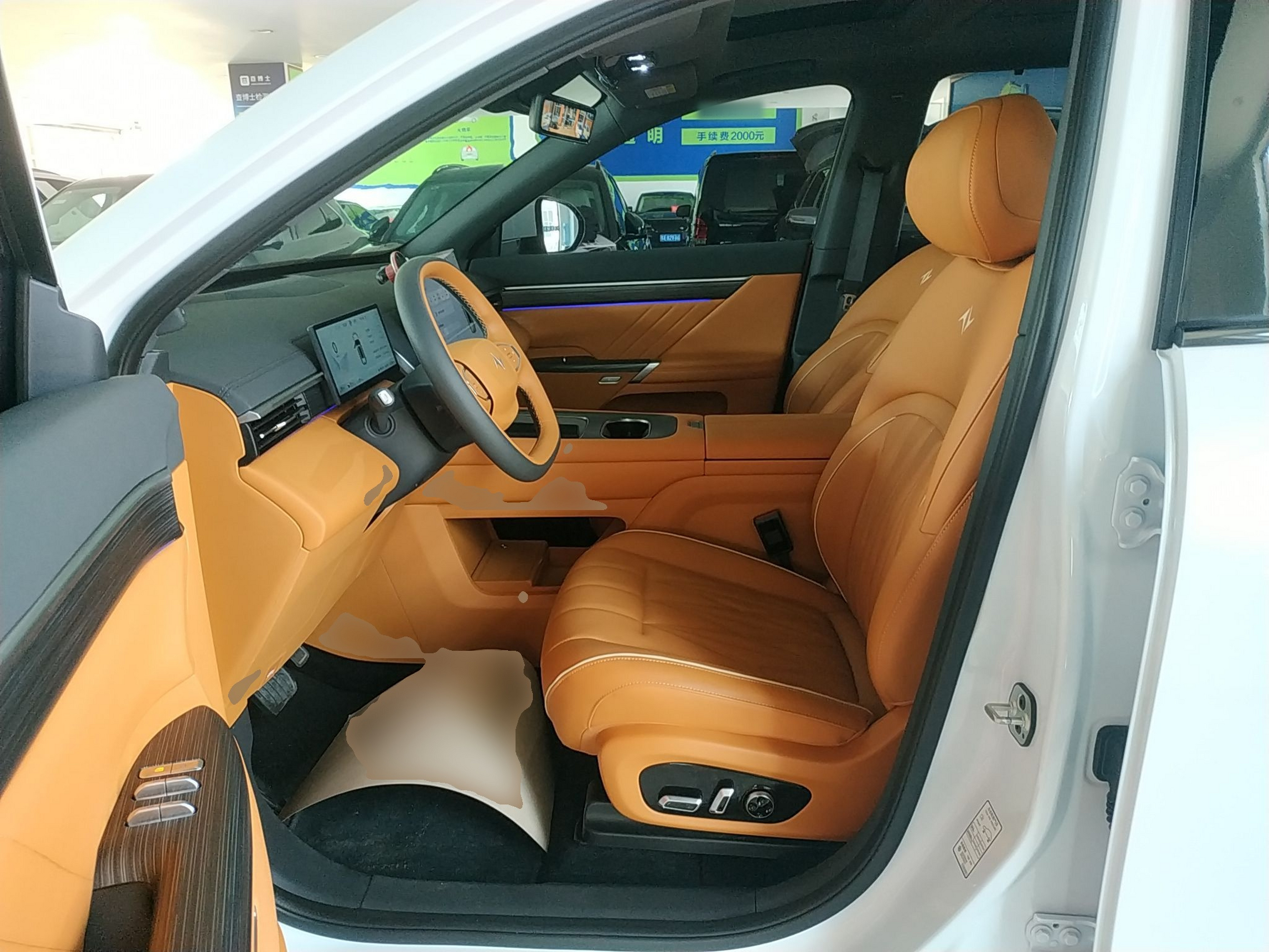 المقاعد الأمامية داخل السيارة