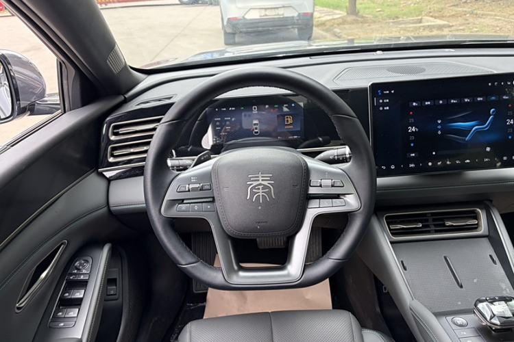 Used BYD Qin L 2025 DM-i Smart Drive 120KM Leading Model
