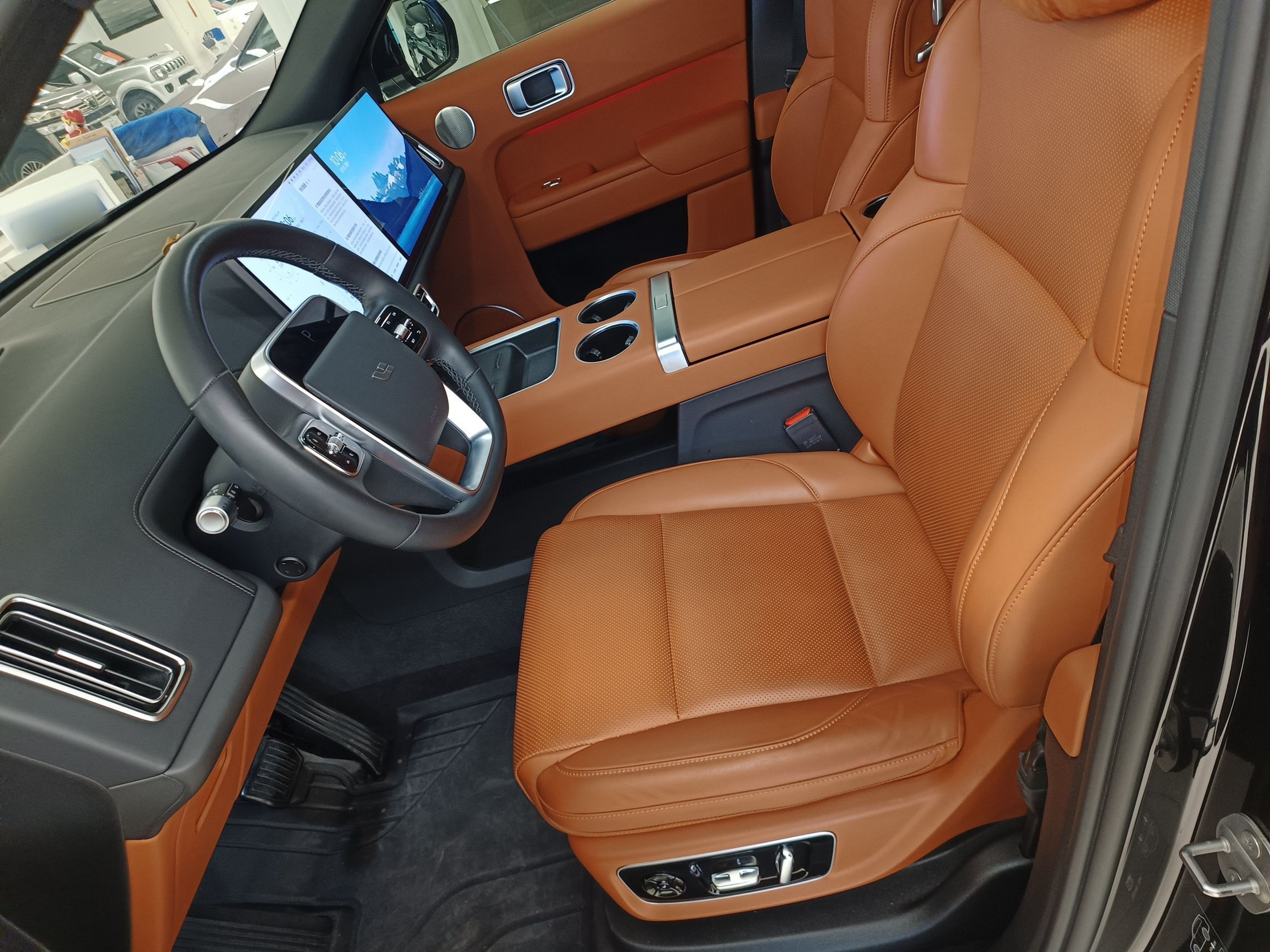 المقاعد الأمامية داخل السيارة