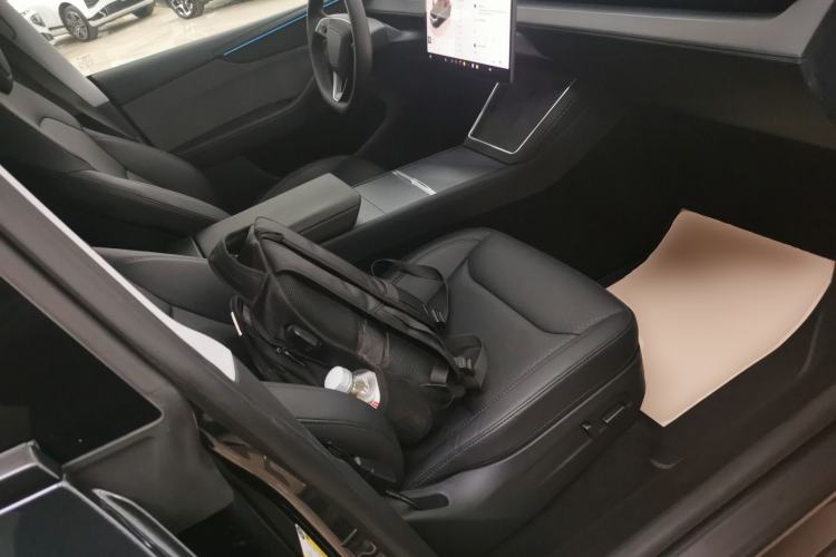 Used Tesla Model Y 2025 Rear-Wheel-Drive Version
