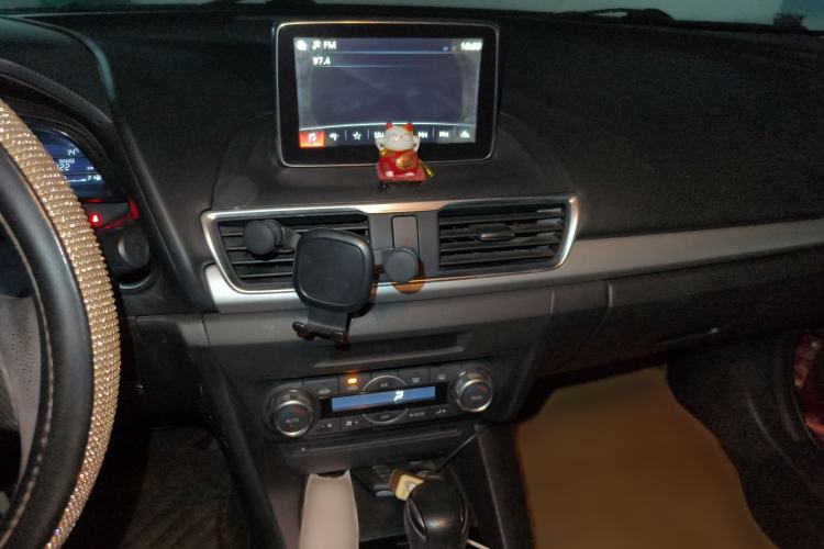 Used Mazda Mazda 3 Axela 2016 Sedan 1.5L Automatic Luxury Model
