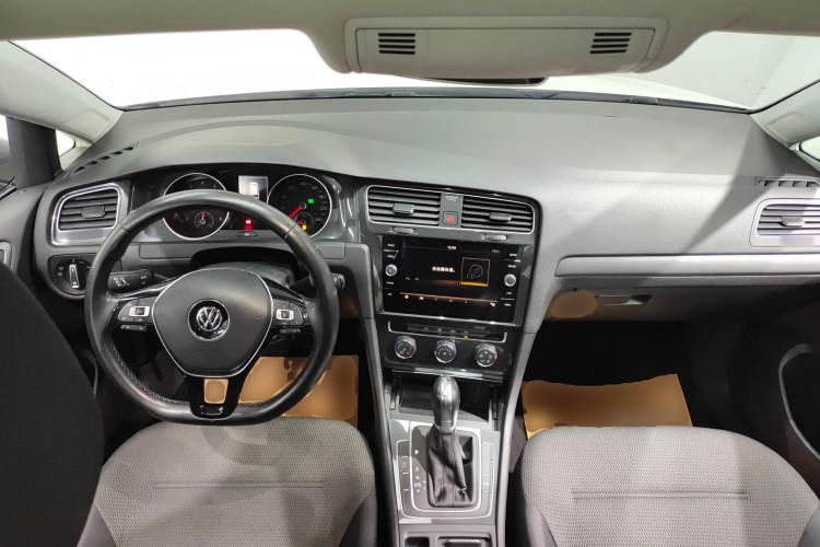 Used Volkswagen Golf 2019 1.8TSI Travel Edition
