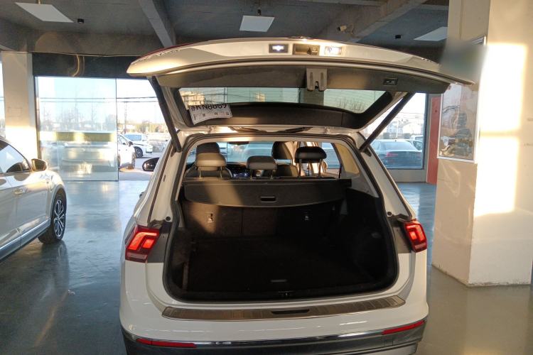 Used Volkswagen Tiguan L 2020 330TSI Automatic Two-Wheel Drive Smart Luxury Edition China VI Standard
