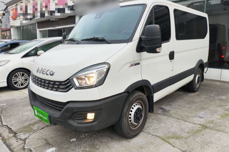 Used Iveco Eurocargo 2021 3.0T Automatic Chao Rui Short Wheelbase Low-Roof Side-Sliding Door F1C
