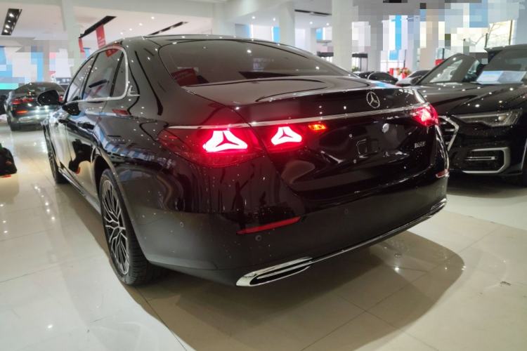 Used Mercedes-Benz E-Class 2025 Facelift E 300 L Luxury Edition
