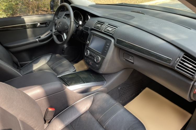 Used Mercedes-Benz R-Class 2017 R 320 4MATIC Business Edition Prestige Model
