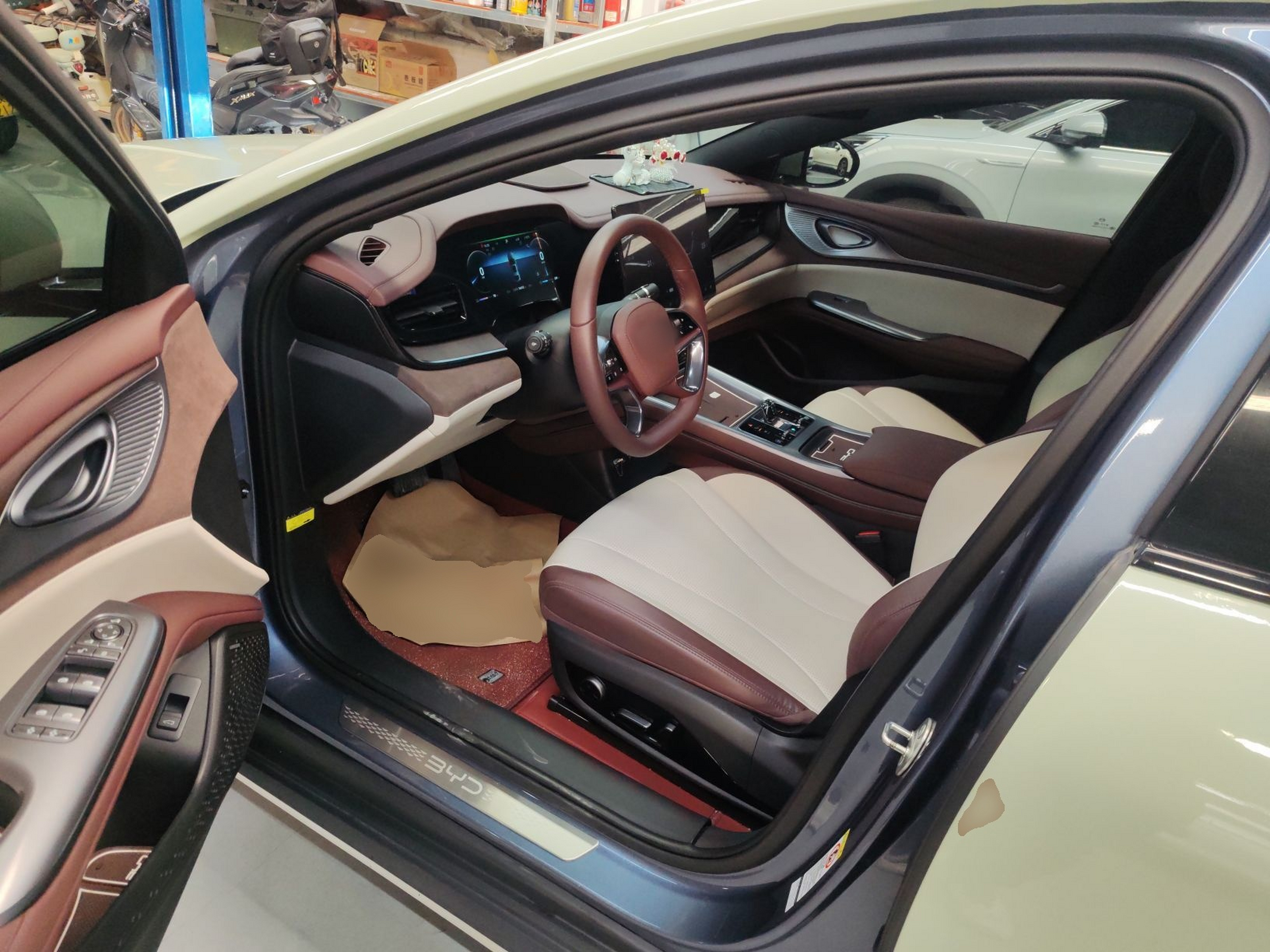 Переднее сиденье в автомобиле