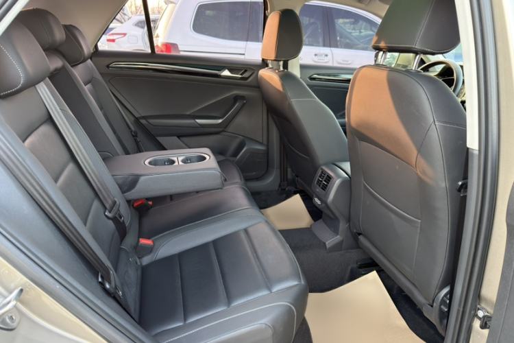 Used Volkswagen T-ROC 2019 280TSI DSG Two-Wheel Drive Comfort Version China VI Standard
