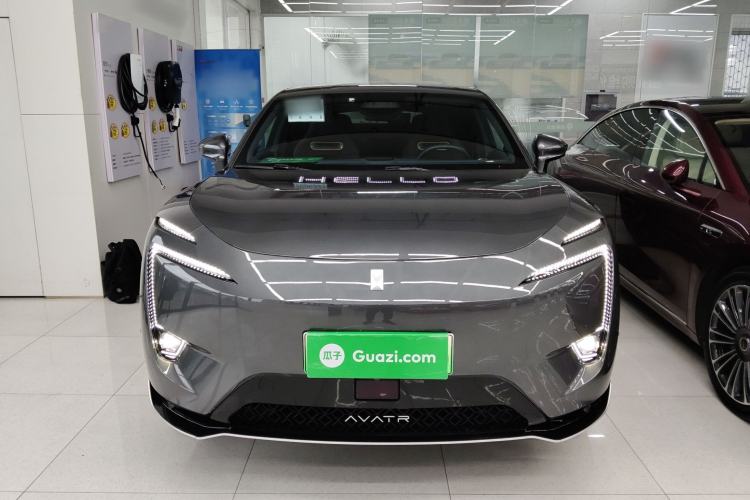 Used  11 2024 730 Luxury Edition with Three Lasers and Rear-Wheel Drive
