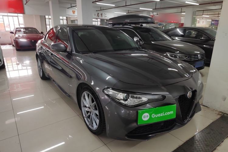 Used Alfa Romeo Giulia 2017 2.0T 280HP Luxury Edition
