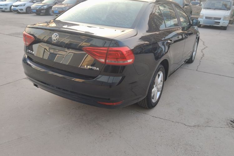 Used Volkswagen Lavida 2017 1.6L Automatic Fashion Edition
